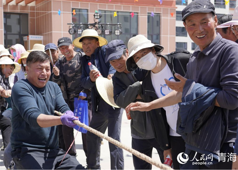 拔河比賽正在進行。人民網(wǎng)記者 張莉萍攝