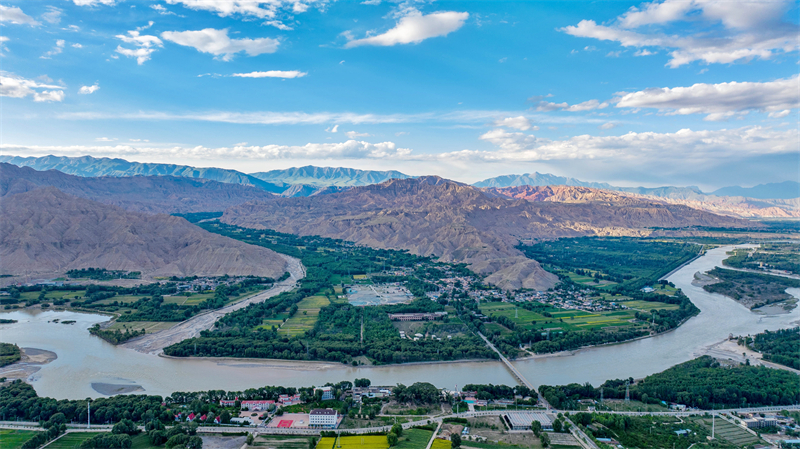 貴德縣黃河兩岸的風景。宋忠勇攝